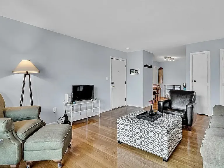 50 Seymour St #15 — Photo 14