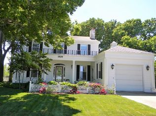 1909 Cedar Point Rd, Sandusky, OH 44870