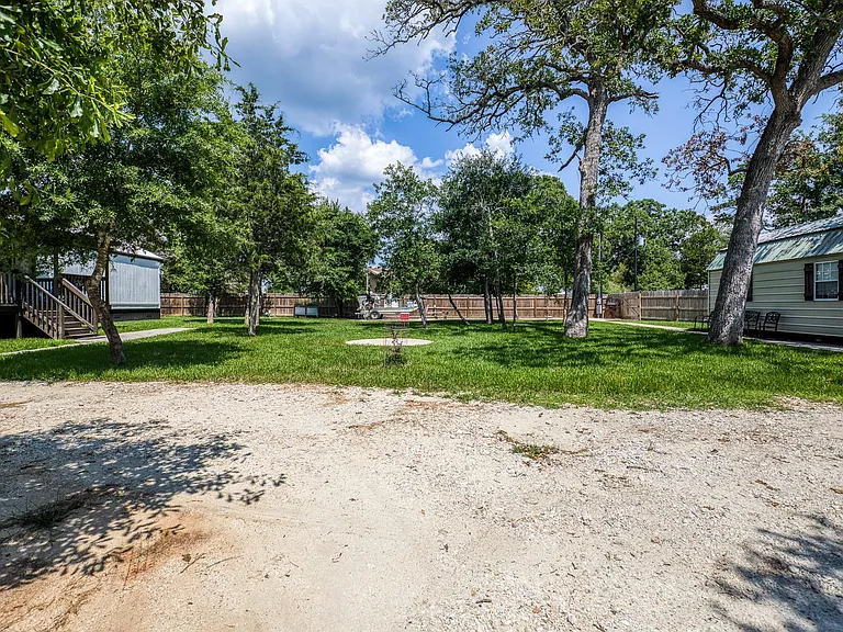 102 Hilltop Ct — Photo 4