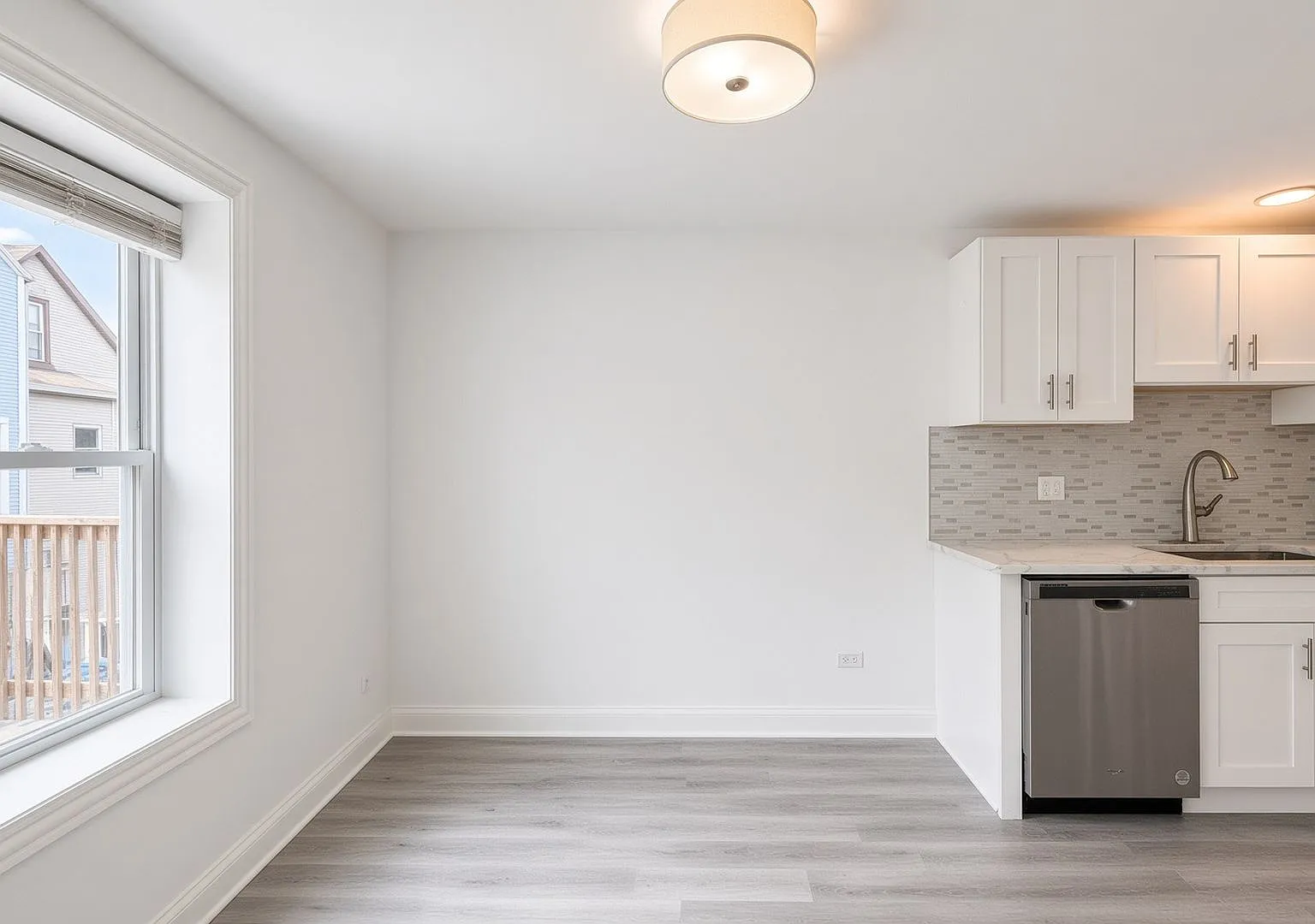 3131 N Monticello Ave — Photo 2