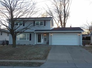 4610 Sheridan St, Davenport, IA 52806