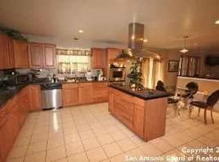 805 Killarney Rd, Floresville, TX 78114