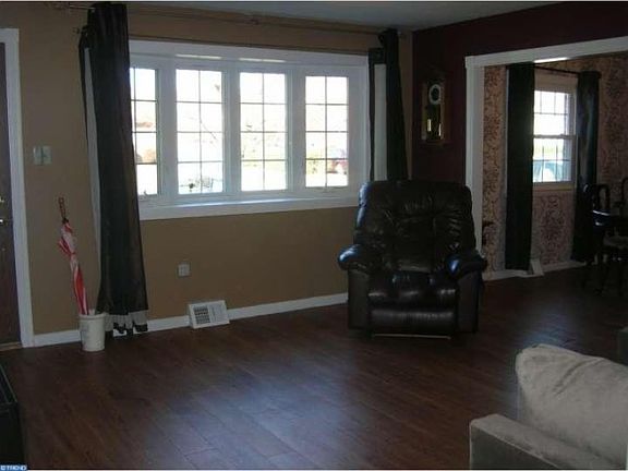 5th image of 144 Donnelly Ave