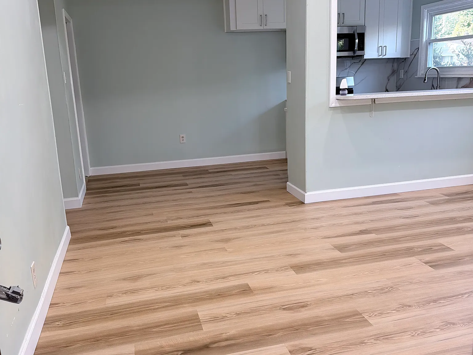 3 bed, 1.5 bath, 1996 sqft, $2,095 — Photo 3