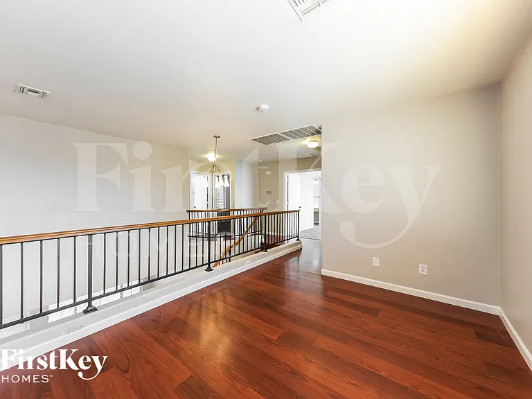 12807 W Voltaire Ave — Photo 9