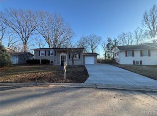 12 Belleau Lake Ct, O'Fallon, MO