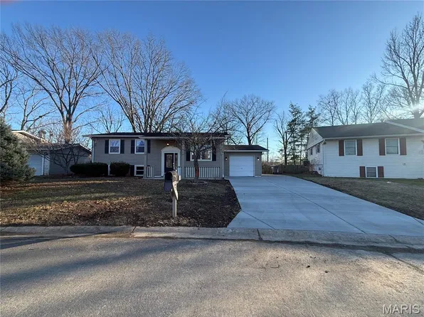 12 Belleau Lake Ct, O'Fallon, MO 63366