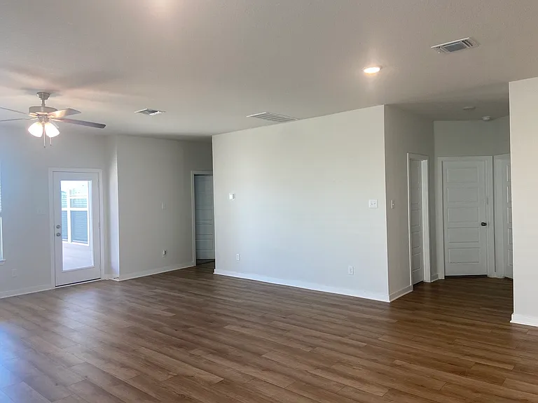 909 James Parker Cir — Photo 9
