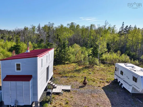9054 E Bay Hwy, Middle Cape, NS B1J 2A4