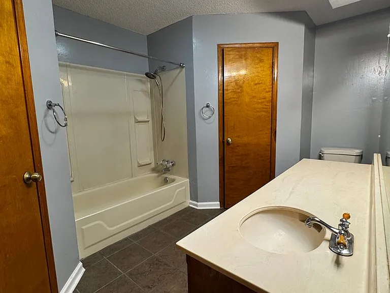 1729 Tallwood Dr — Photo 17