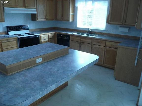 4th image of 3635 NW Port Ave