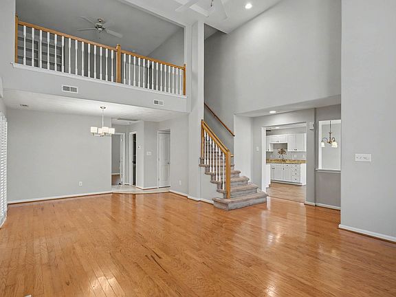 3rd image of 127 Waters Edge Dr