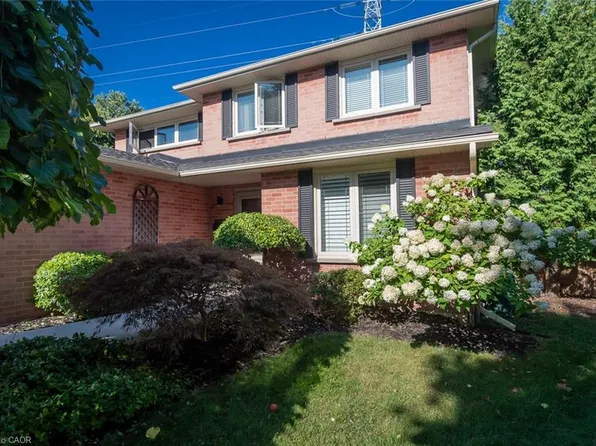 2098 Edgebank Ct, Burlington, ON L7M 2S9