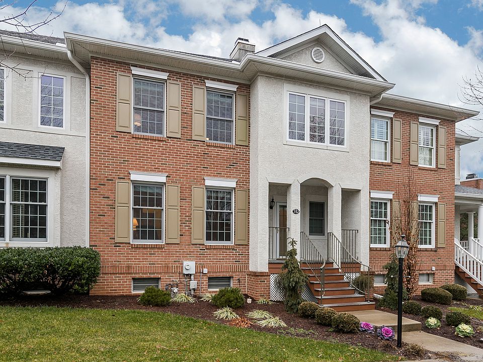 1st image of 582 Gramercy Ln
