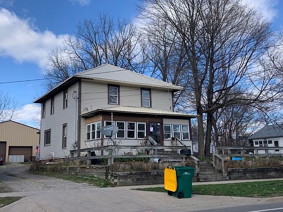 3rd image of 206 Goguac St W