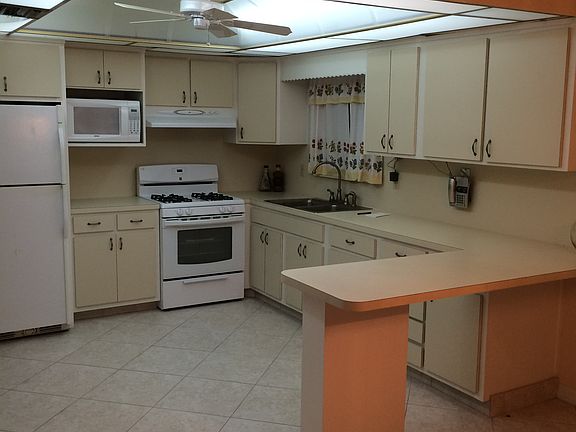 3rd image of 1301 NE 35th St