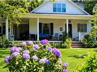 1572 Phenix Ave, Cranston, RI 02921