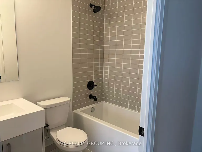 280 Dundas St W #713 — Photo 4