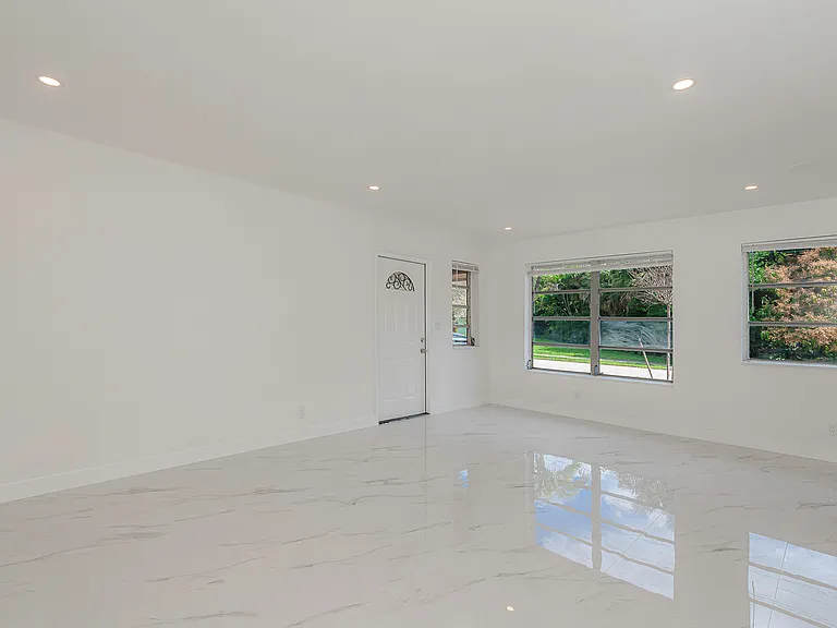 425 SW 18th Ave #425 — Photo 7