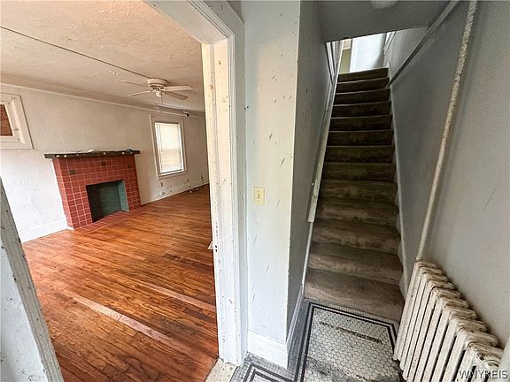 5th image of 32 Custer St