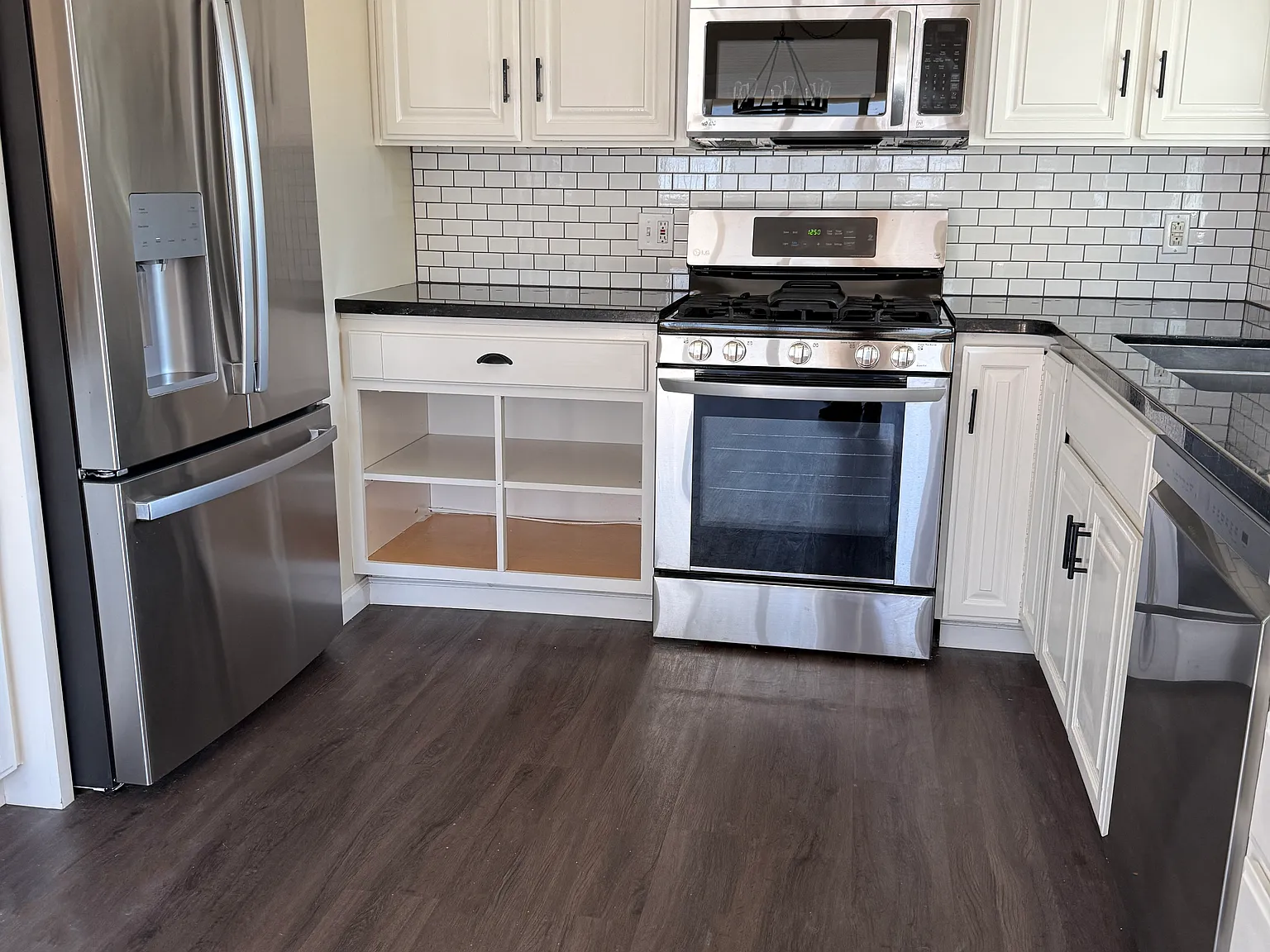 4 bed, 1350 sqft, $4,300 — Photo 3