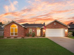 526 Morningside Ct, Midlothian, TX 76065