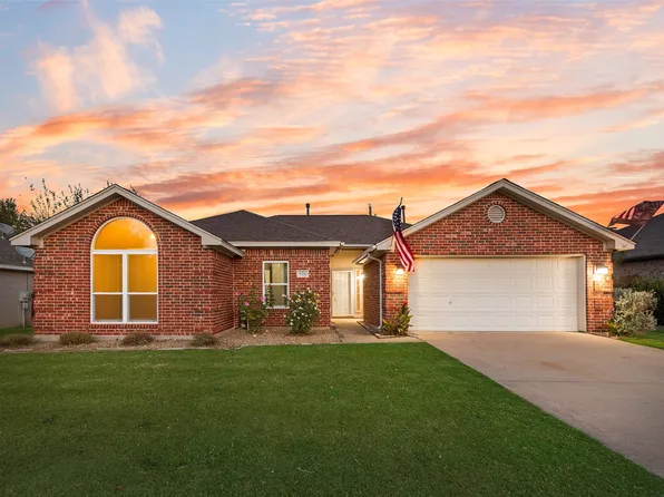 526 Morningside Ct, Midlothian, TX 76065