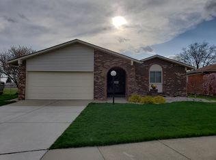 28501 Armanda Dr, Warren, MI 48088