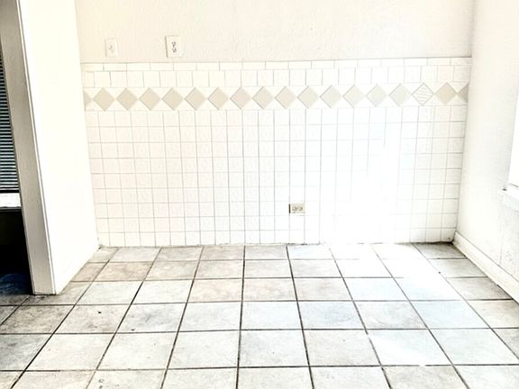 2nd image of 6033 Lovett Ave