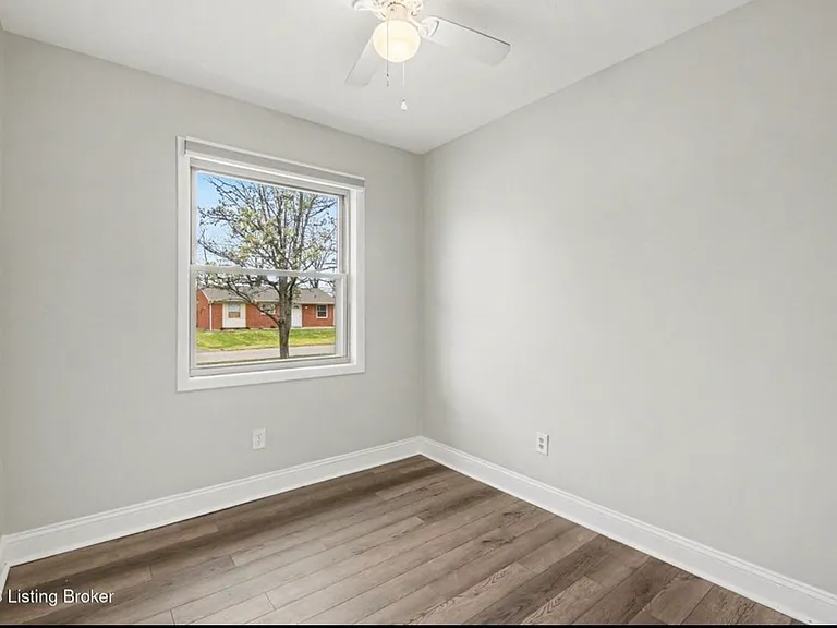 202 Hillside Ln — Photo 10
