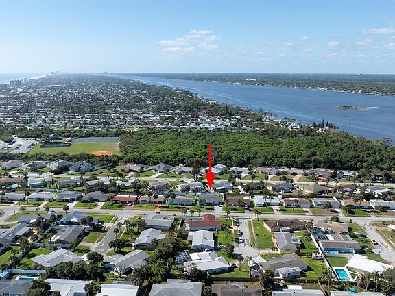 2nd image of 40 Aqua Vista Dr