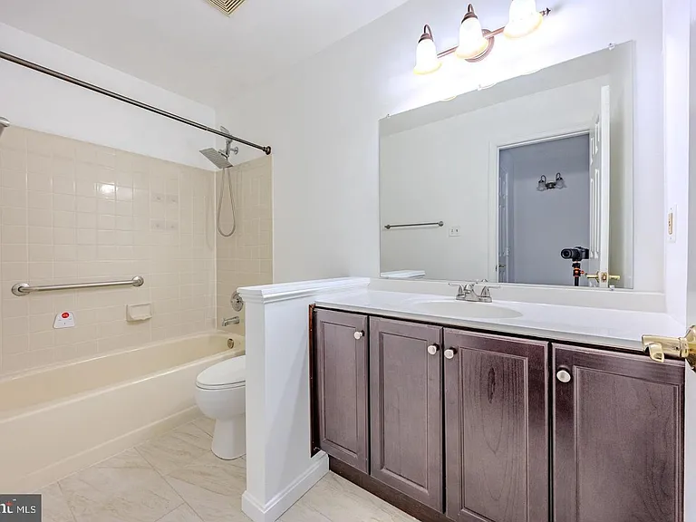 8200 Maple Ridge Ave — Photo 12