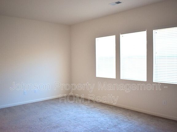 3rd image of 2424 Butte Creek Dr