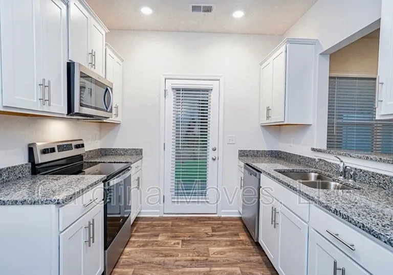 308 Sea Isle Pl — Photo 3