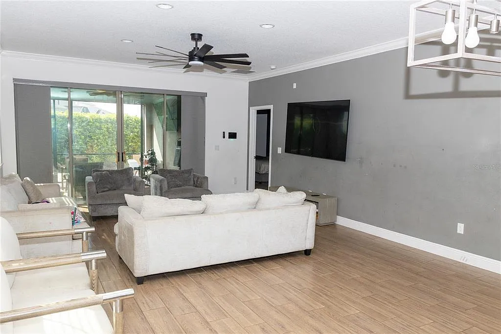 5 bed, 3.5 bath, 2732 sqft, $2,749 — Photo 3