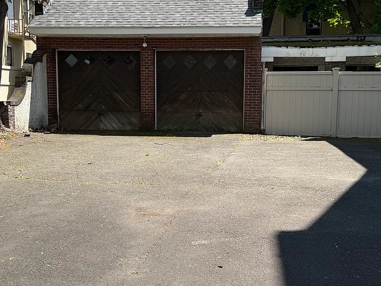 318 S Franklin St — Photo 4