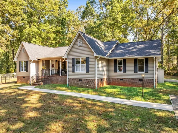 126 Edinburg Rd, Pickens, SC 29671