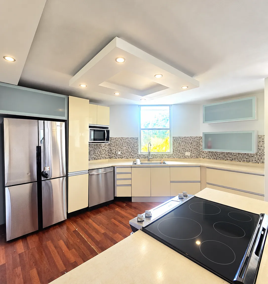 3 bed, $2,300 — Photo 2