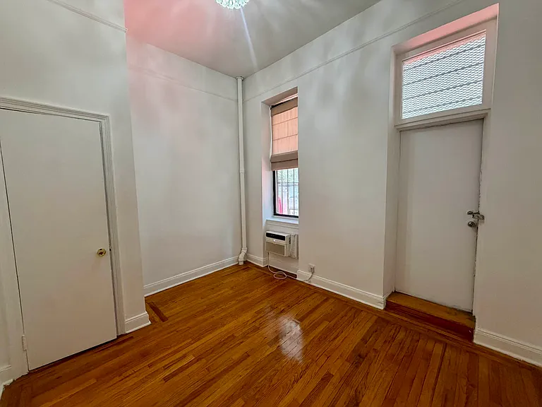 712 9th Ave #1D — Photo 3