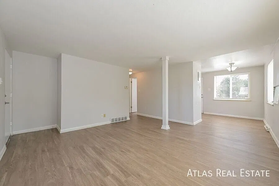 Save $1095! Large 2 Bed and 1 Bath Main Level Unit - Abundant Lighting, Hard Floors, Off Street P... — Photo 4