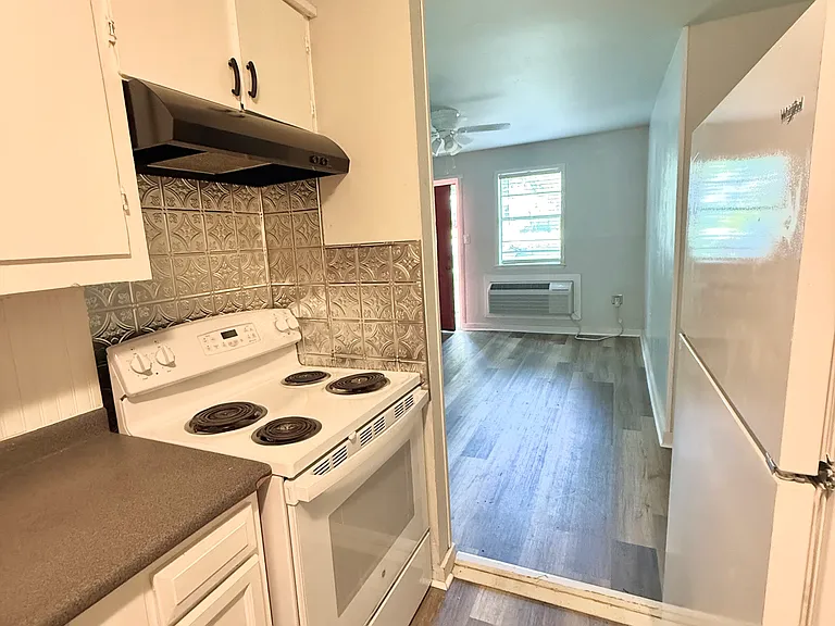 961 W Boone St — Photo 7