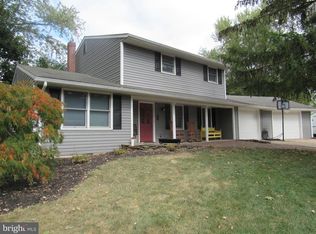 1300 Steeple Chase Dr, Dover, PA 17315