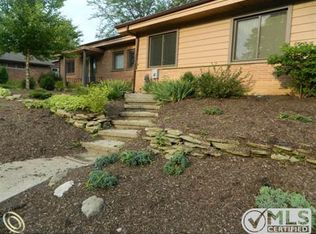 21725 Thorofare Rd, Grosse Ile, MI 48138