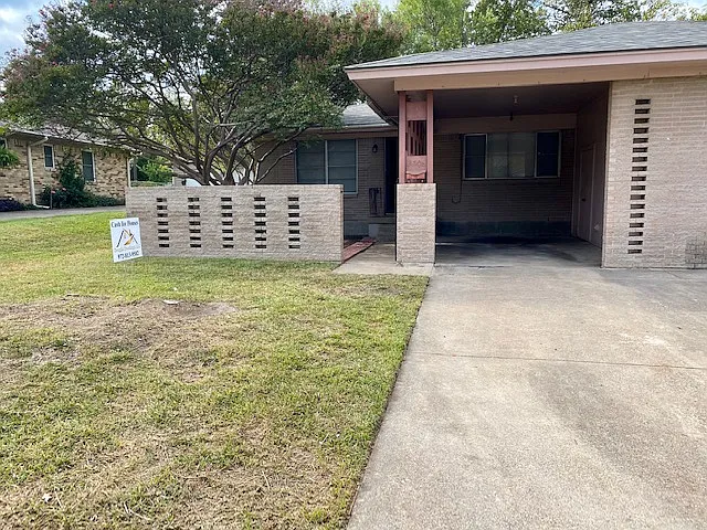2703 Patricia Ln — Photo 3