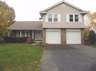 1626 Nebraska Dr, Elk Grove Village, IL 60007