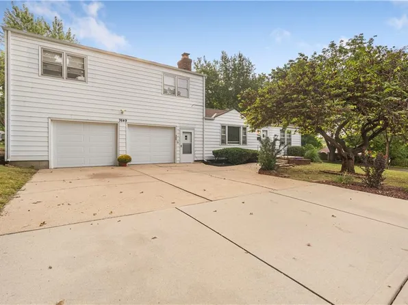 7649 Mackey St, Overland Park, KS 66204