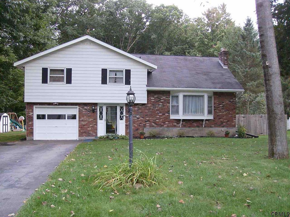 1st image of 14 Settlers Ln