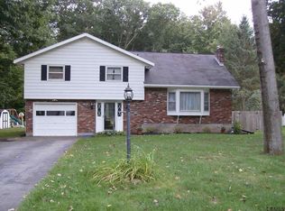 14 Settlers Ln, Ballston Lake, NY 12019