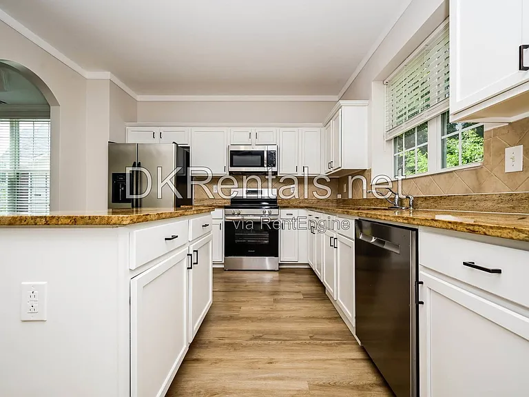 3926 Yosemite Park Ln — Photo 7