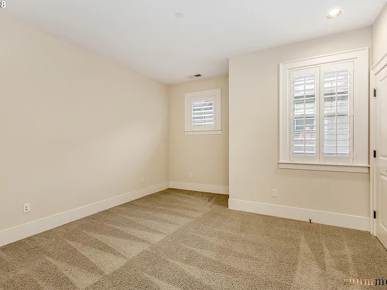 658 SW Rustica Ter — Photo 11